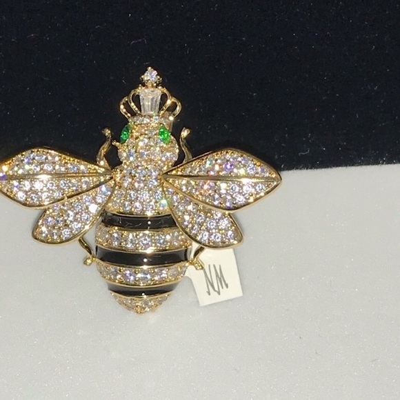 Queen Bee Brooch - Picture 9 of 9